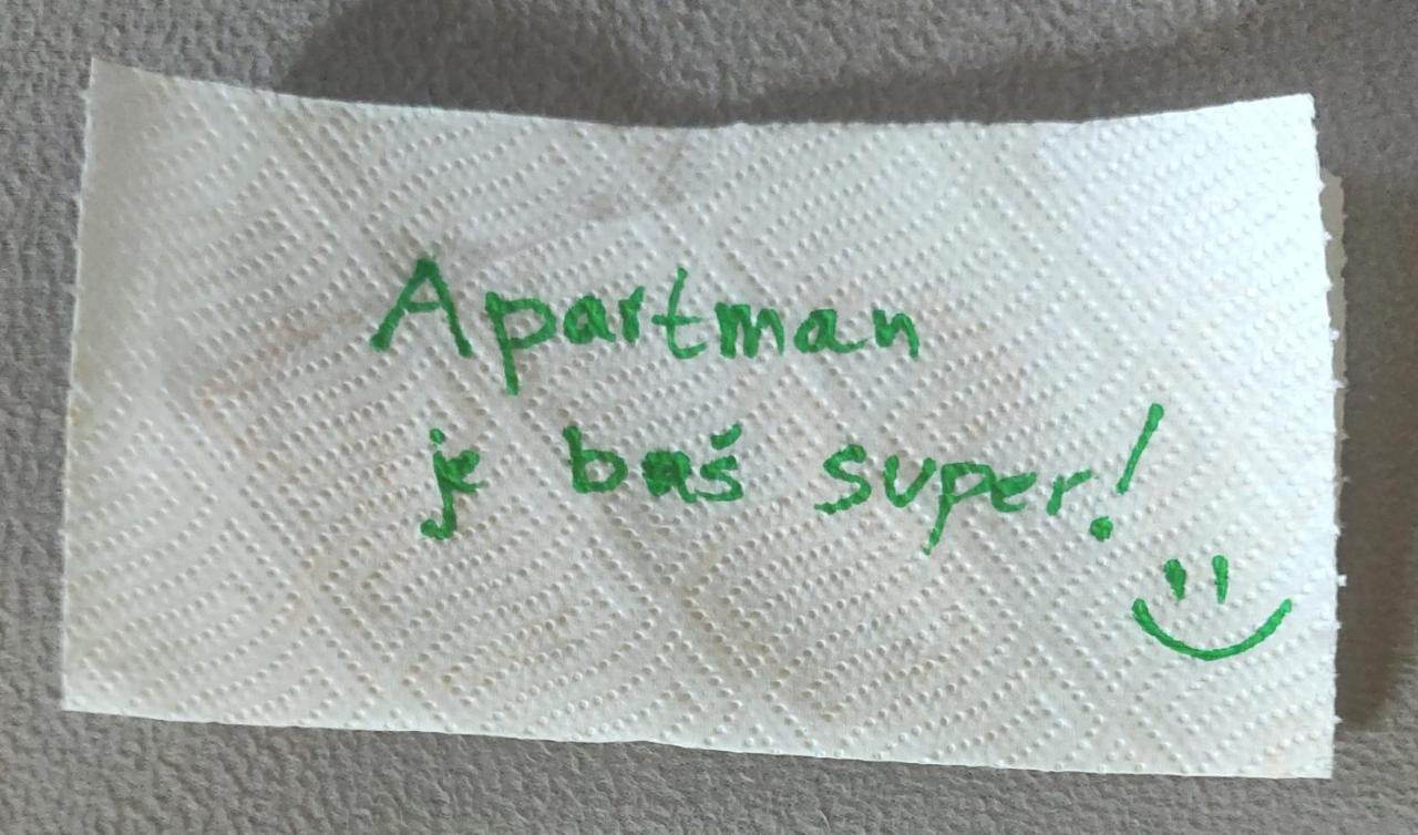 אומיס Apartman Renata מראה חיצוני תמונה