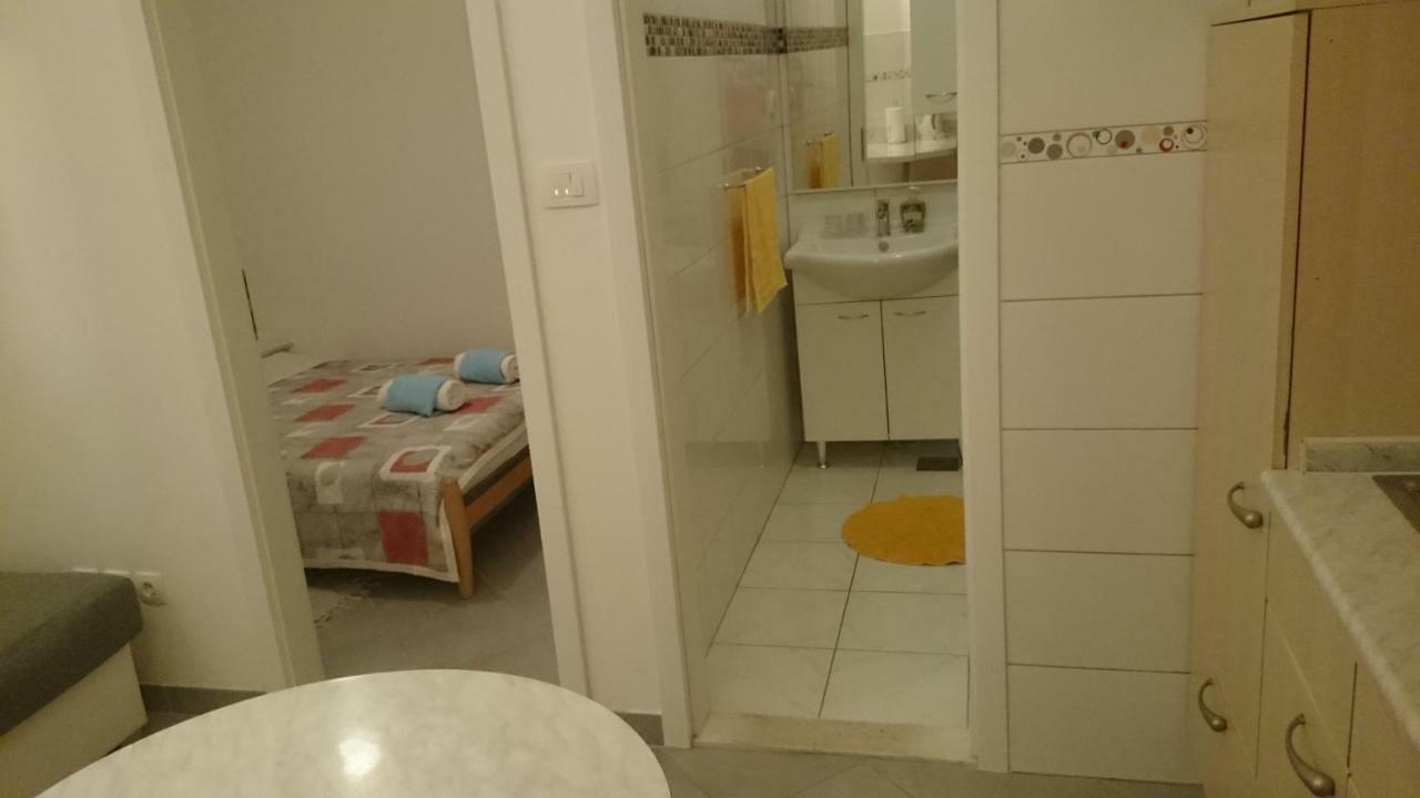 אומיס Apartman Renata מראה חיצוני תמונה